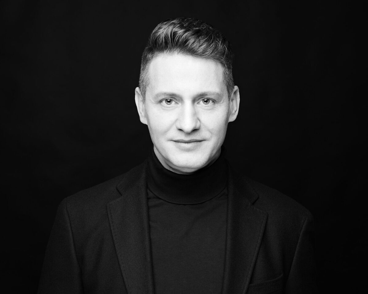 sven-setzekorn-logivest-fotograf-magdeburg-rayk-weber Businessfoto und Portraits von Geschäftsmann im Studio, fotografiert von Rayk Weber, Fotograf aus Magdeburg